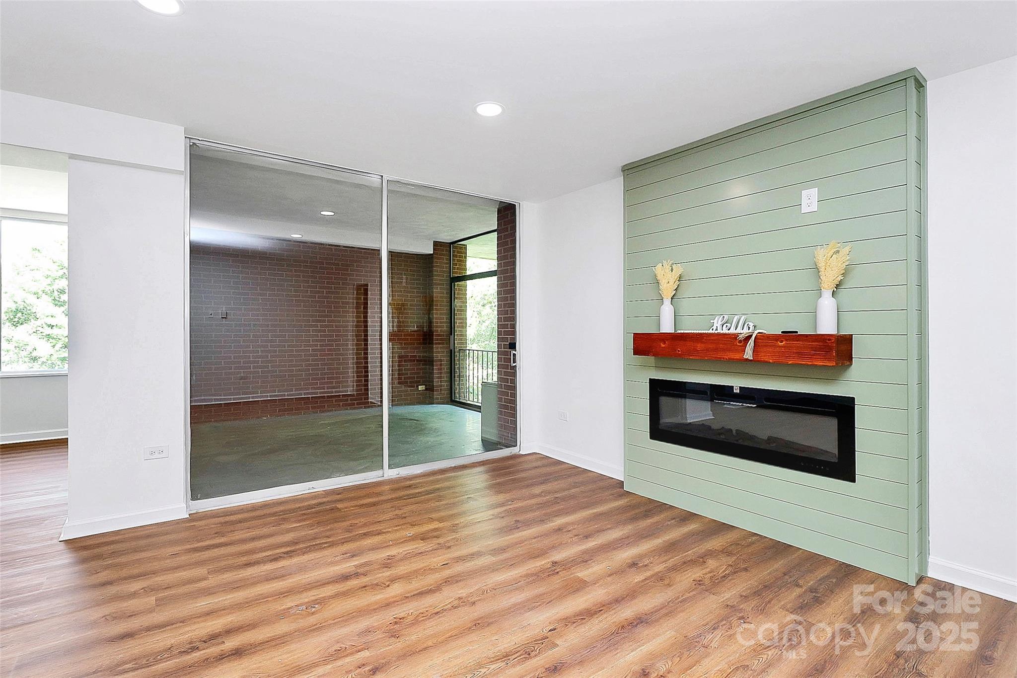 1300 Queens Road Unit: 405