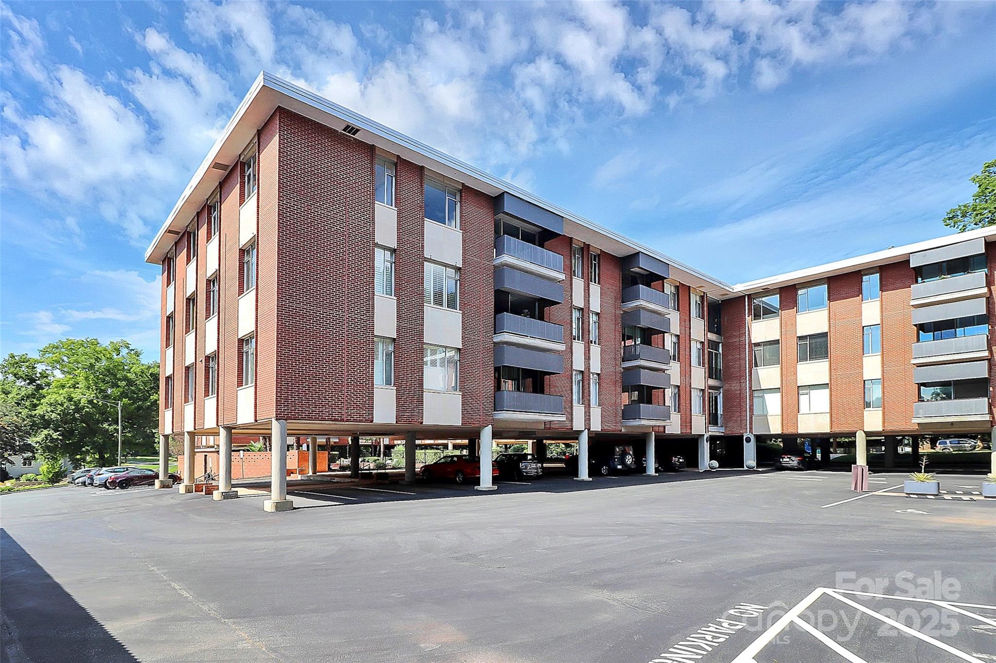 1300 Queens Road Unit: 405