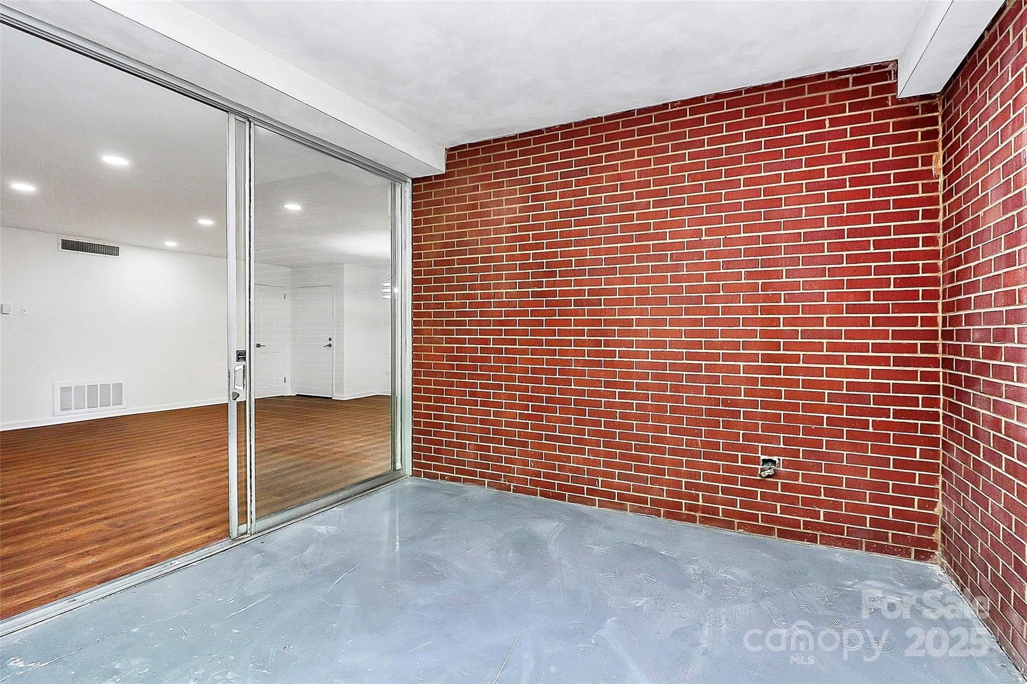 1300 Queens Road Unit: 405