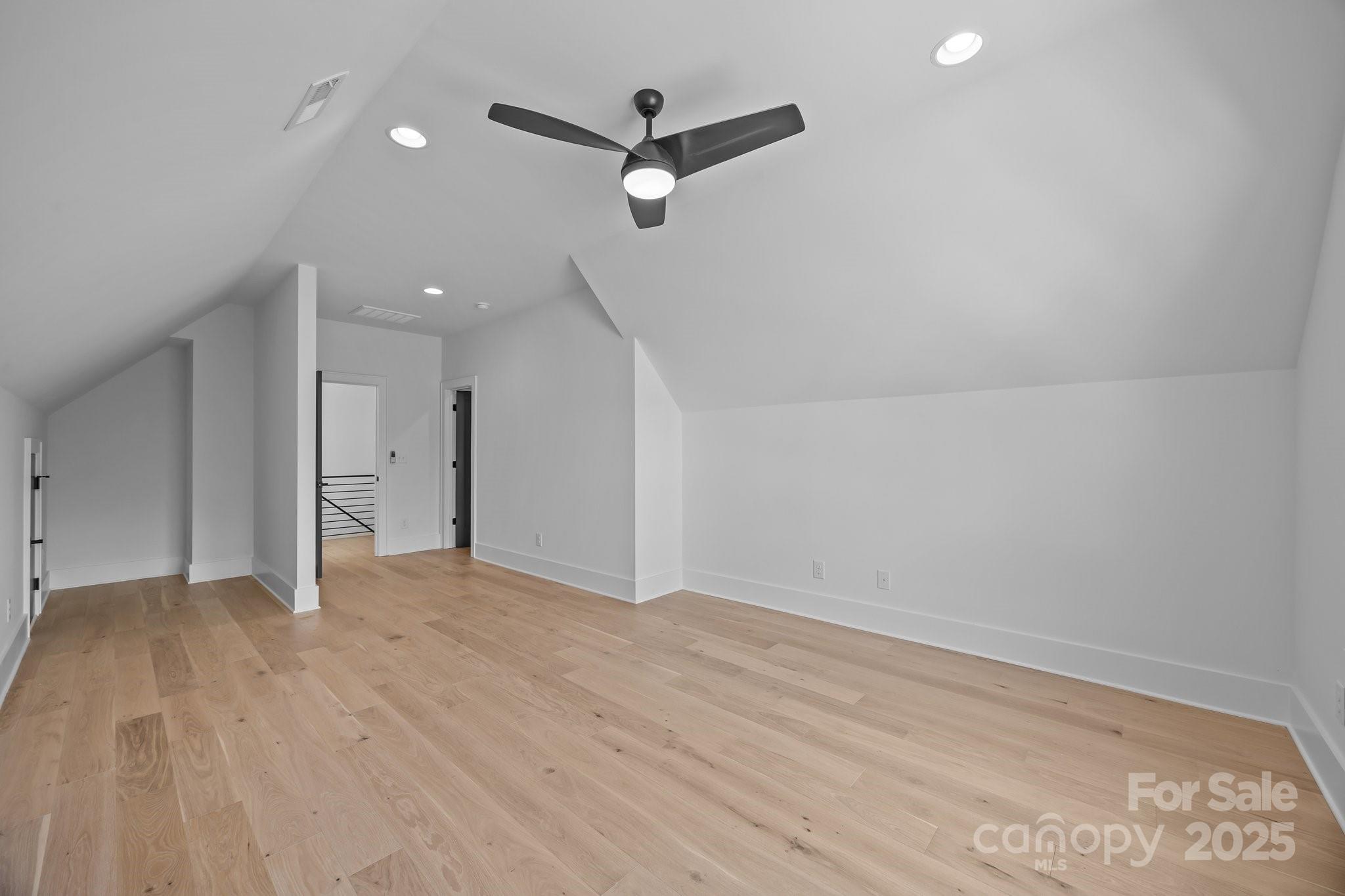 3945 Plainview Road