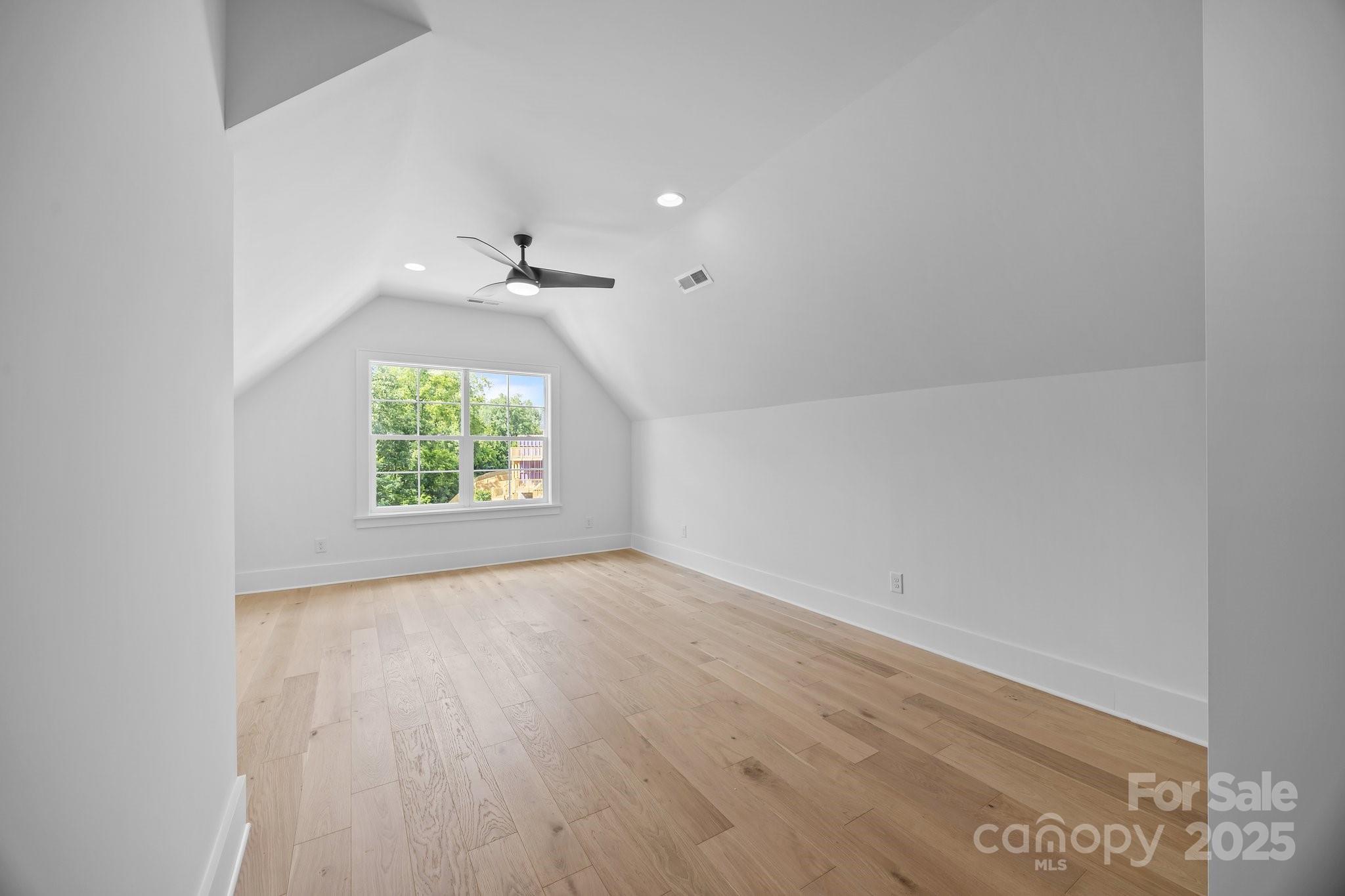 3945 Plainview Road