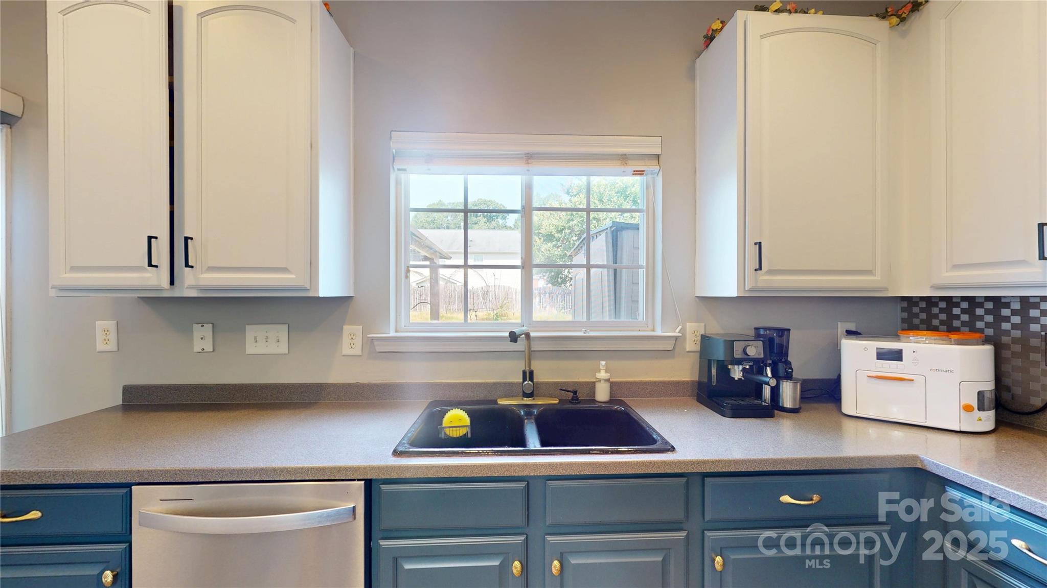 6313 Woodland Commons Drive