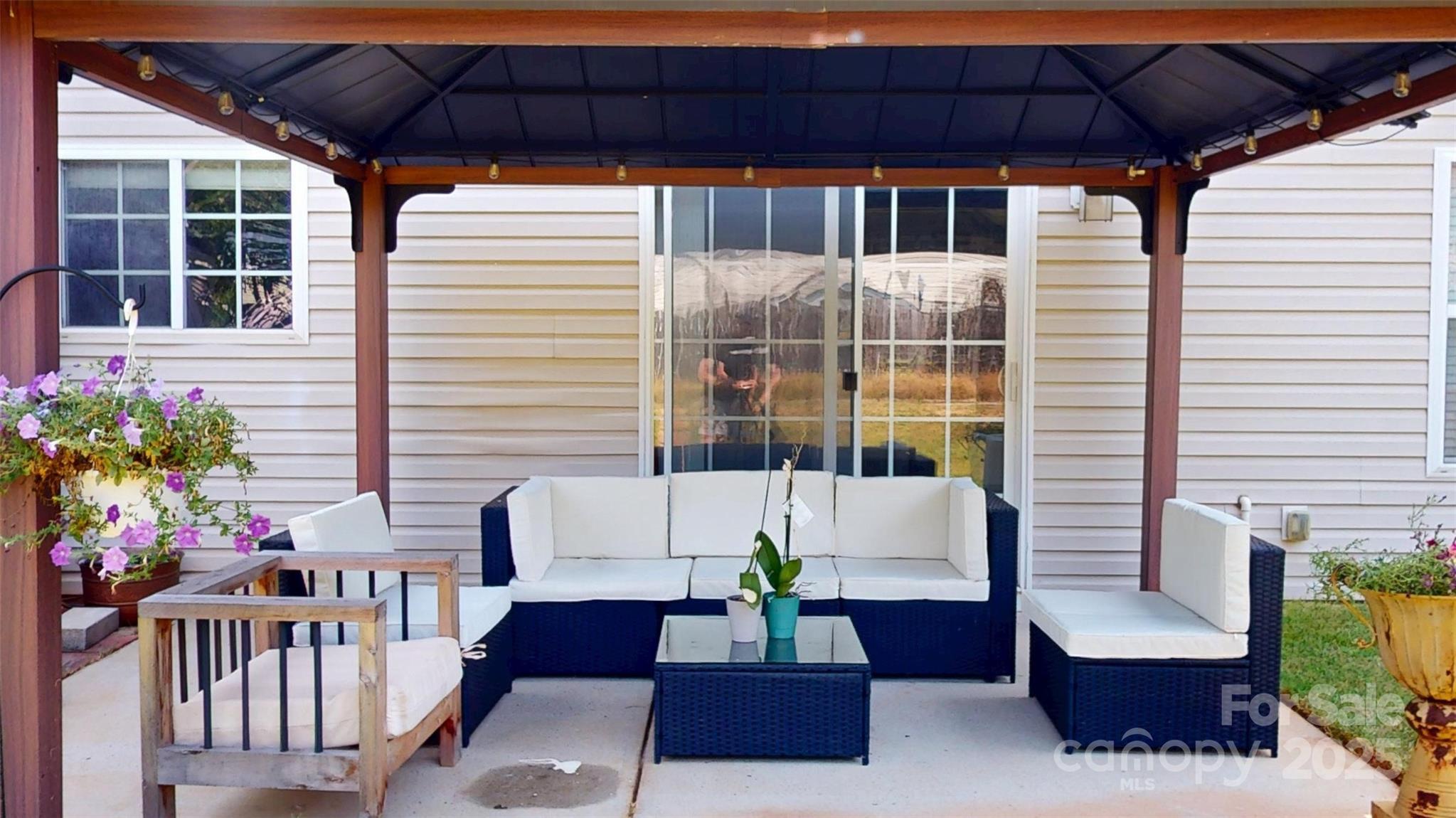 6313 Woodland Commons Drive