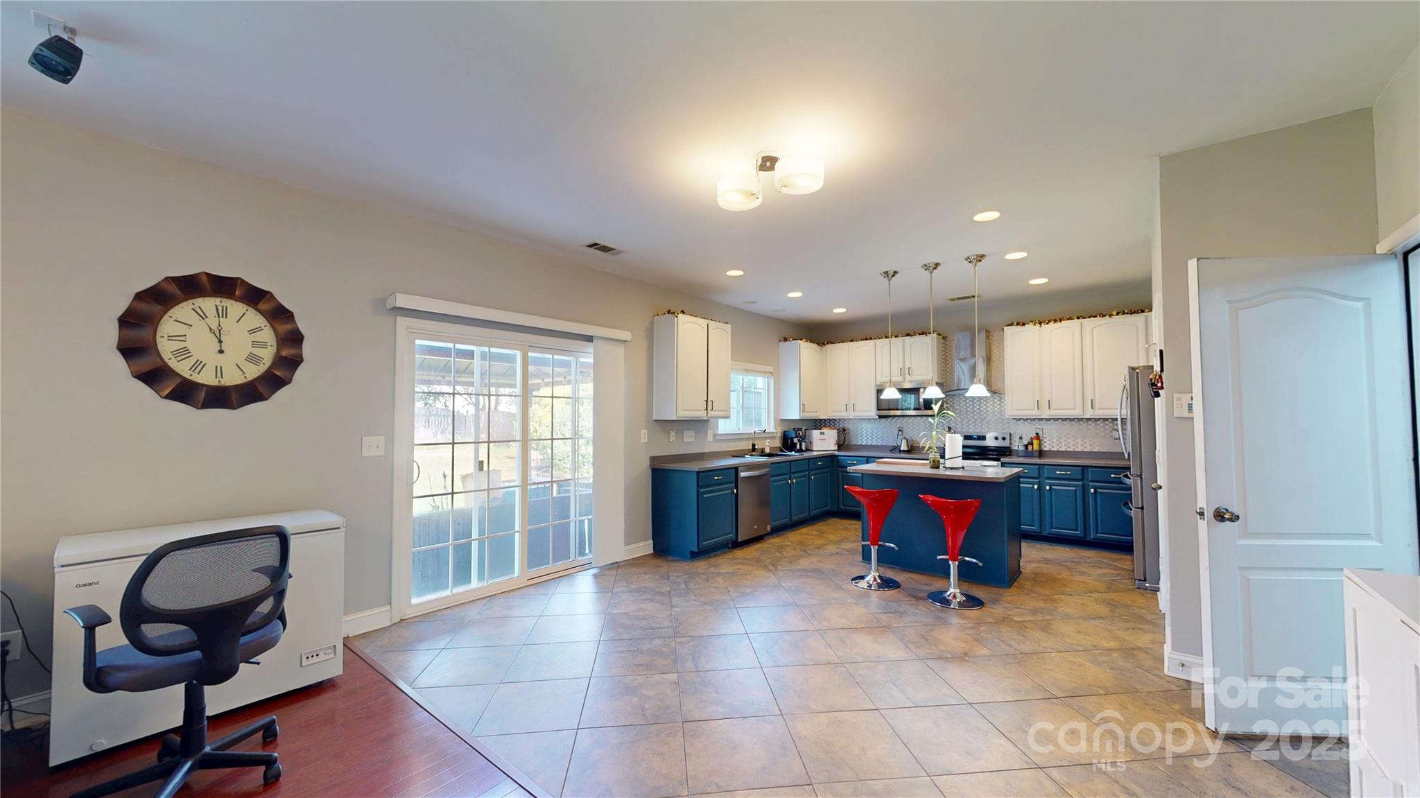 6313 Woodland Commons Drive