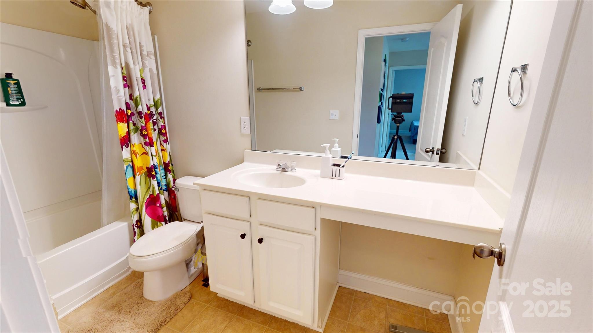 6313 Woodland Commons Drive