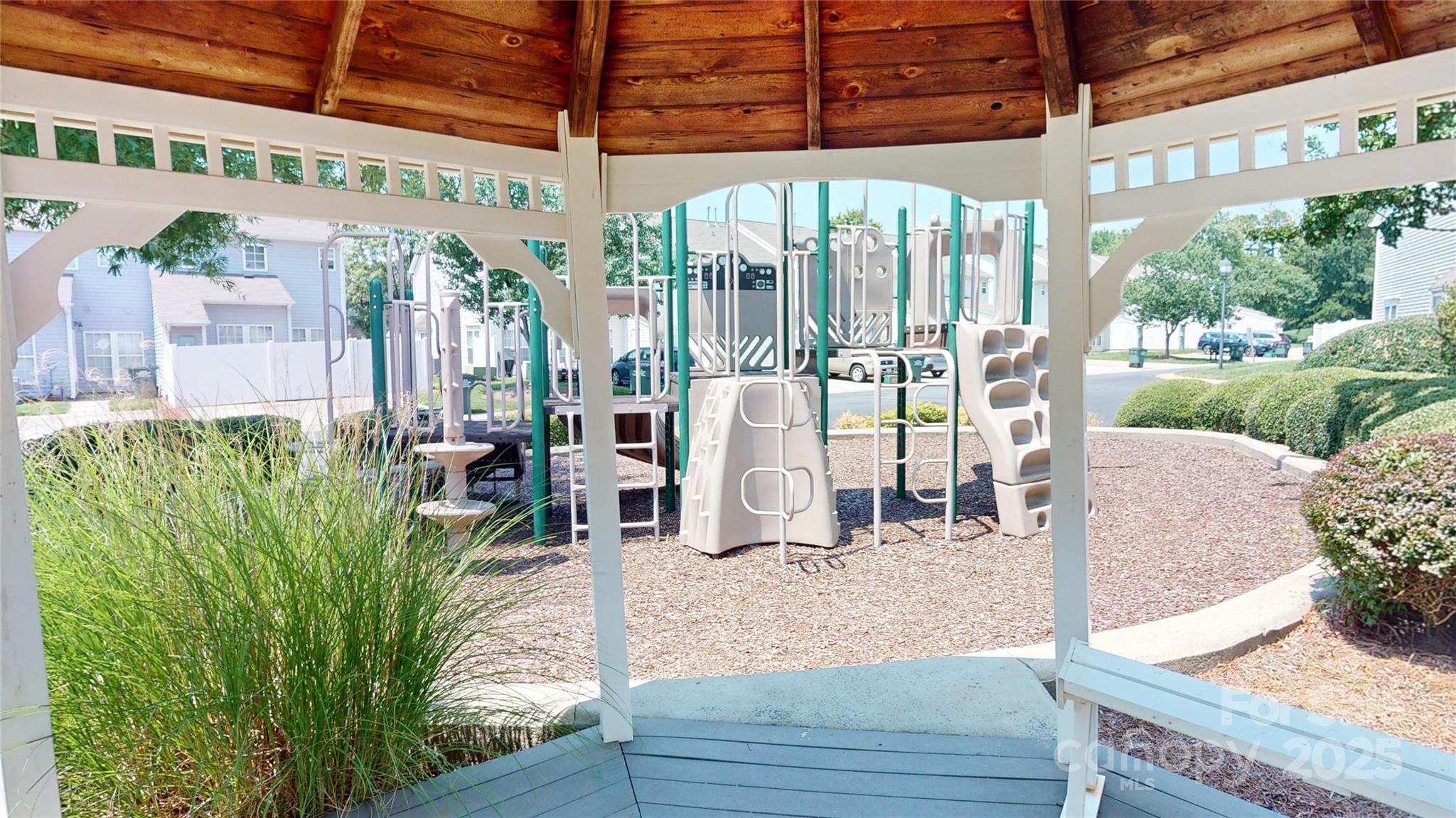 6313 Woodland Commons Drive