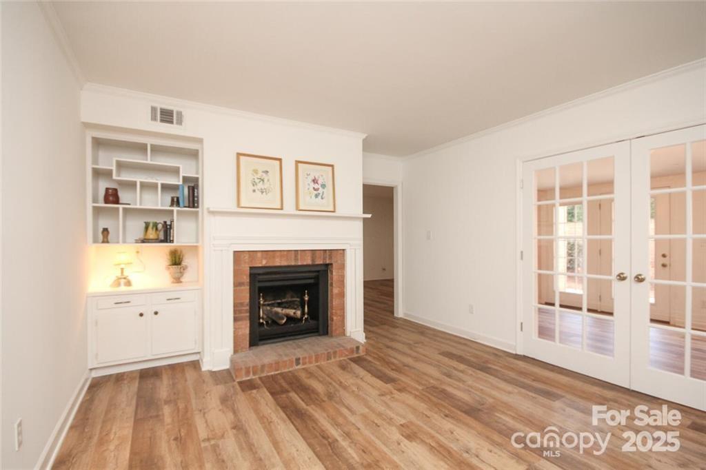 6844 Dumbarton Drive