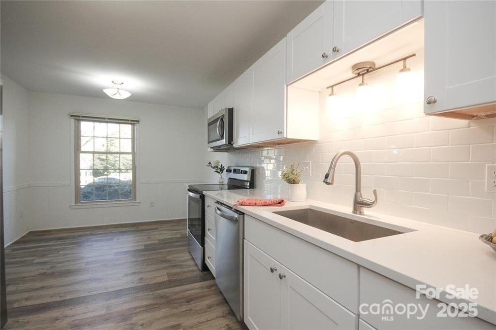 6844 Dumbarton Drive