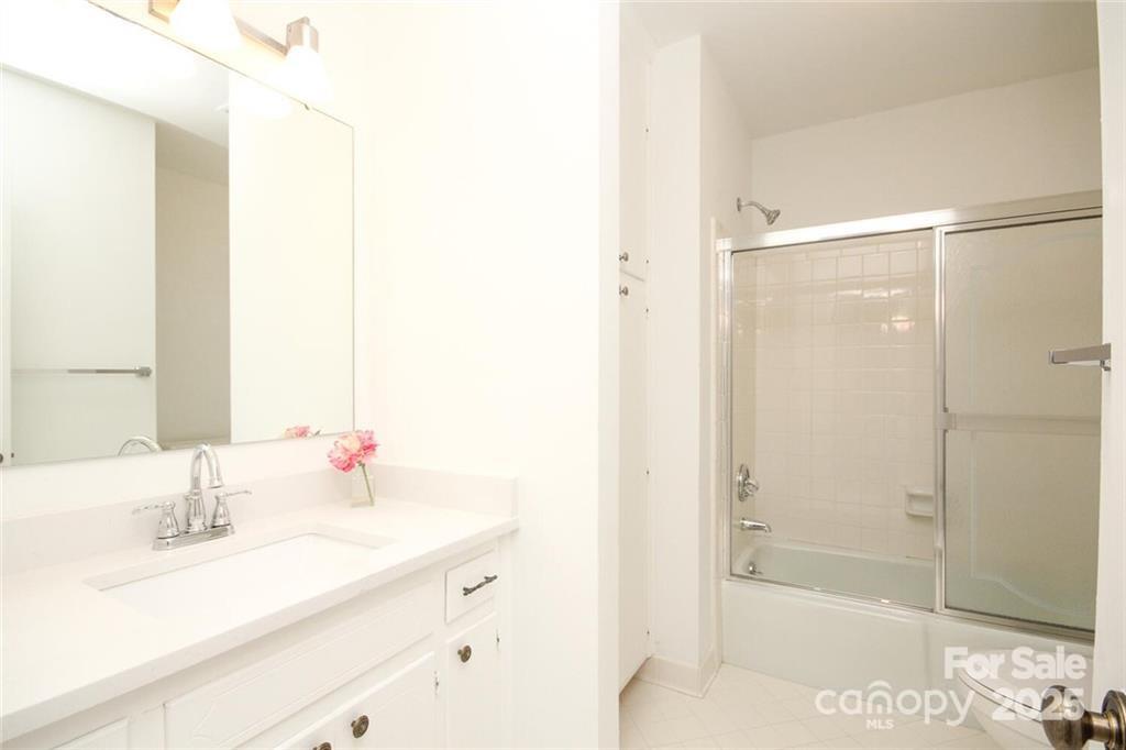 6844 Dumbarton Drive