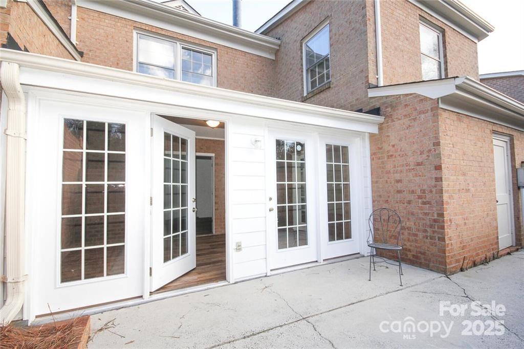 6844 Dumbarton Drive