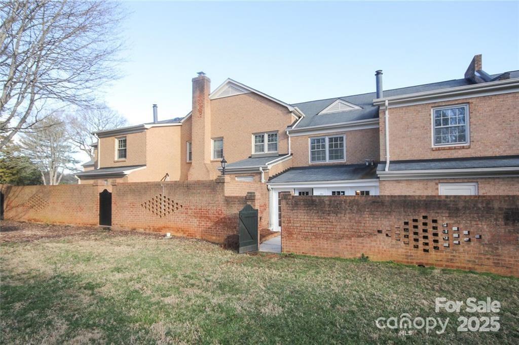 6844 Dumbarton Drive