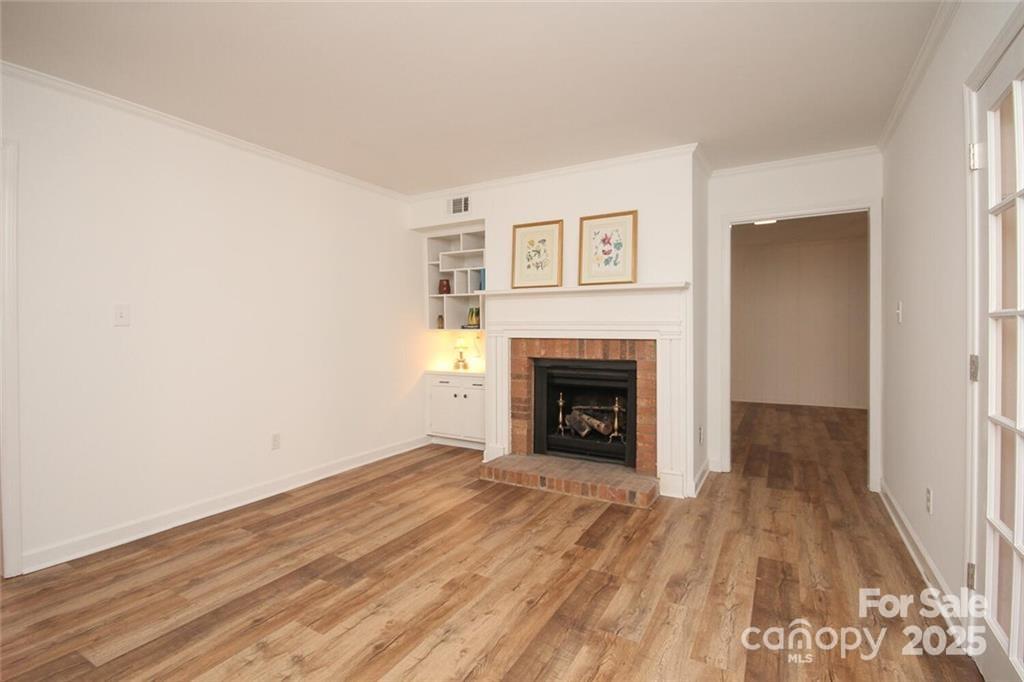 6844 Dumbarton Drive