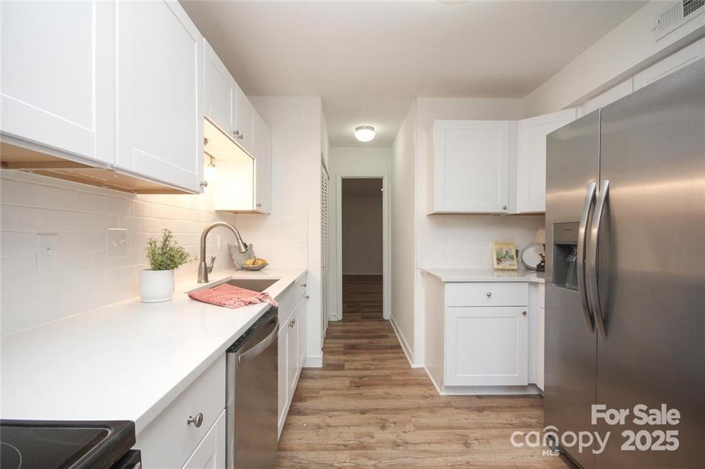 6844 Dumbarton Drive