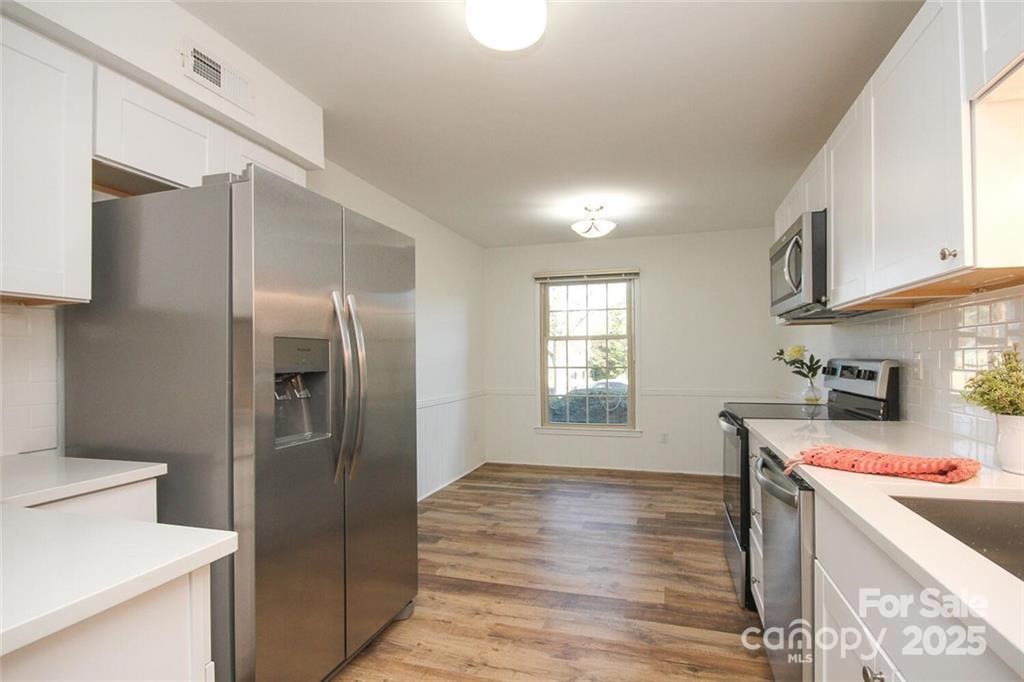 6844 Dumbarton Drive