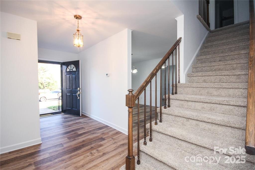 6844 Dumbarton Drive