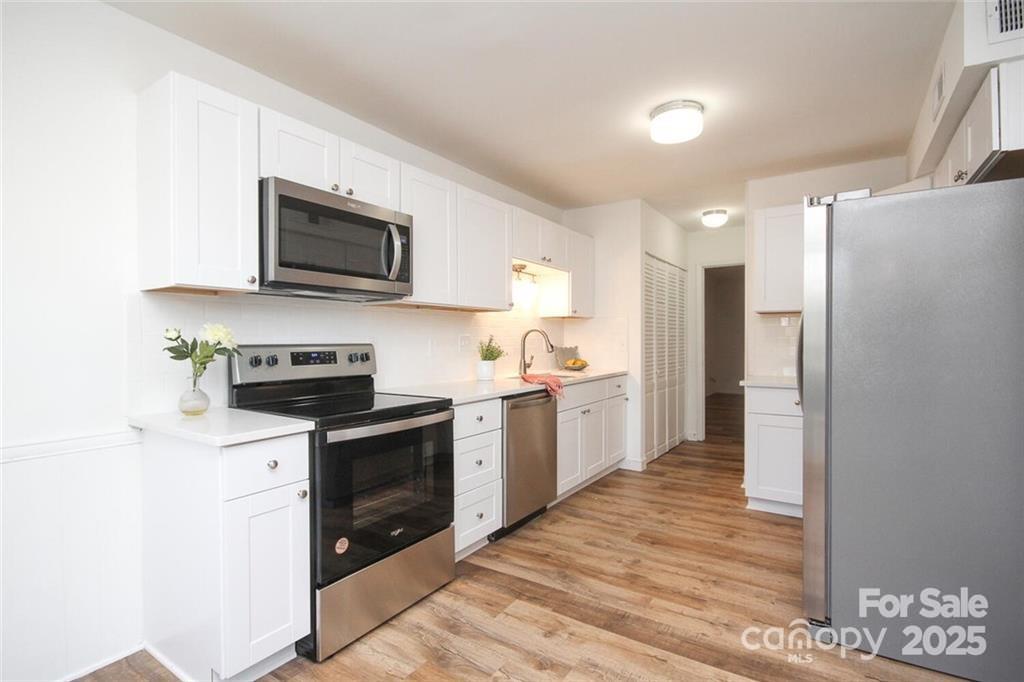 6844 Dumbarton Drive