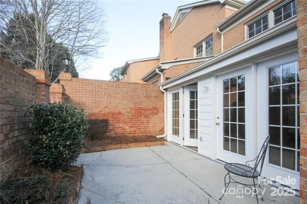 6844 Dumbarton Drive