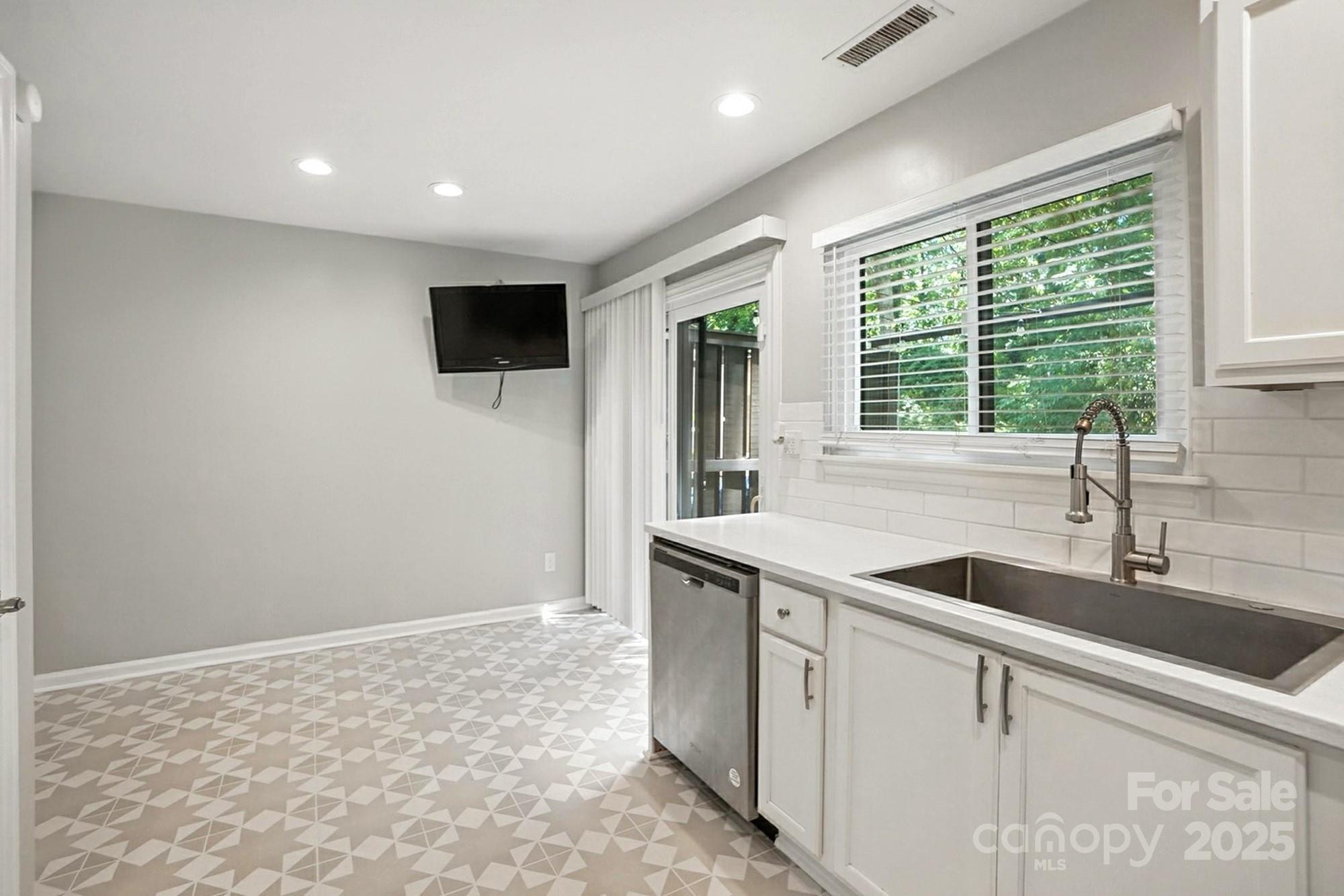 2509 Kilborne Drive Unit: J