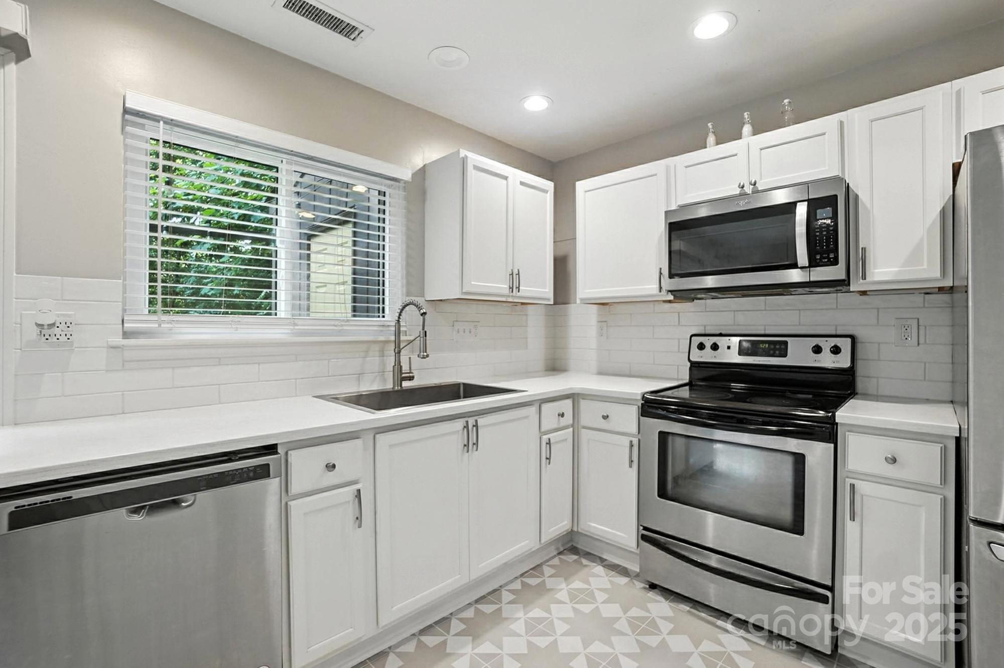 2509 Kilborne Drive Unit: J