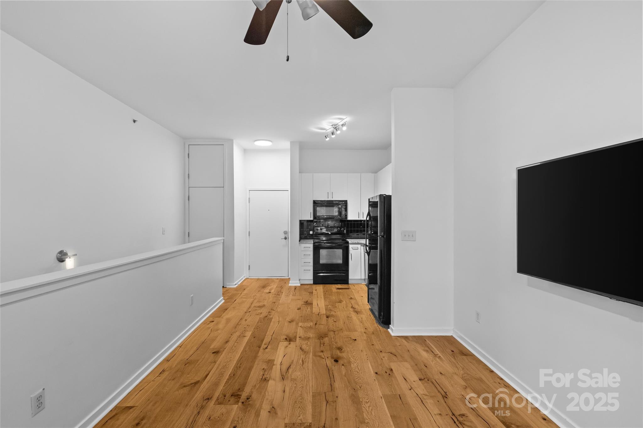 2125 Southend Drive Unit: 427