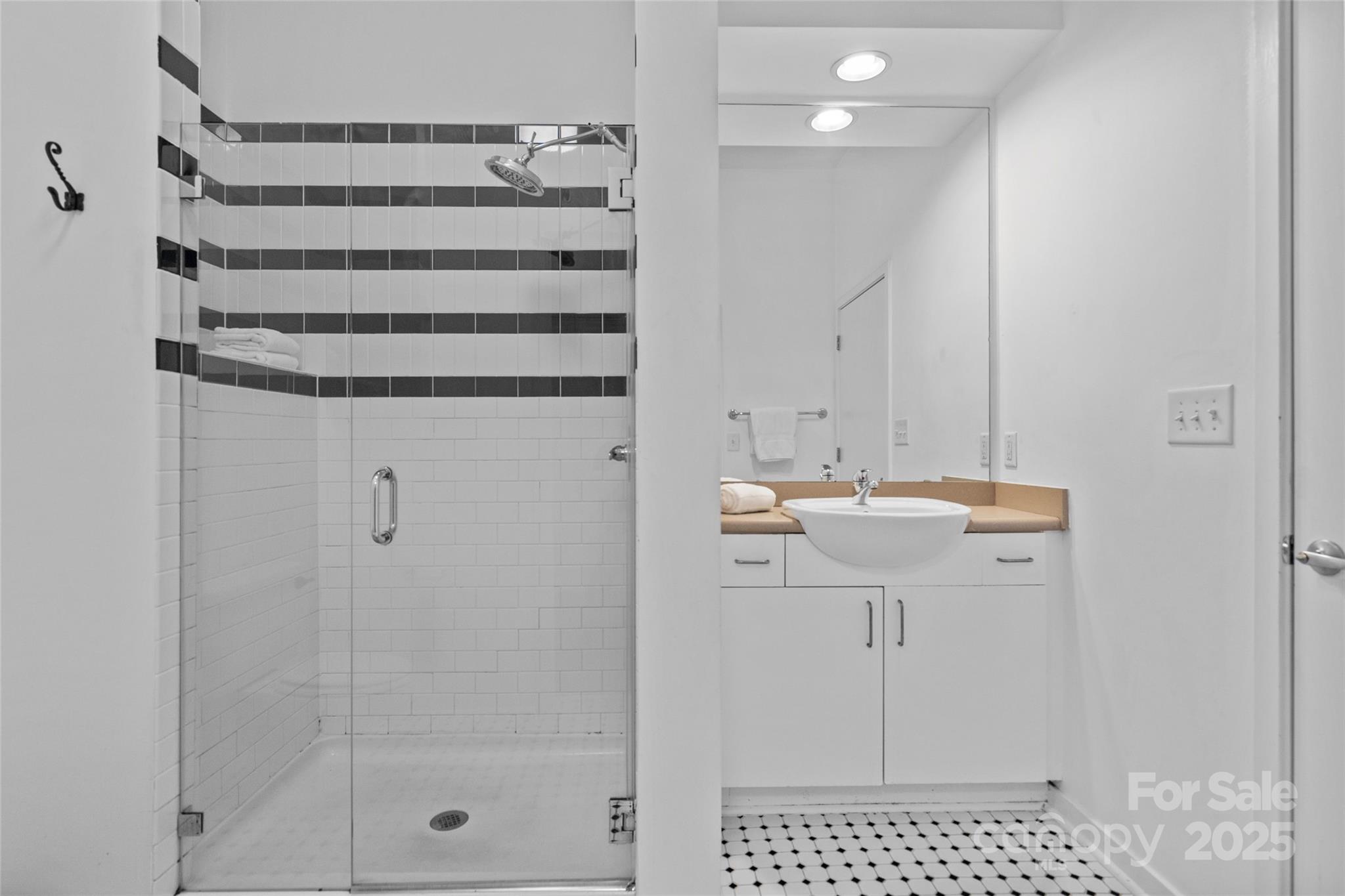 2125 Southend Drive Unit: 427