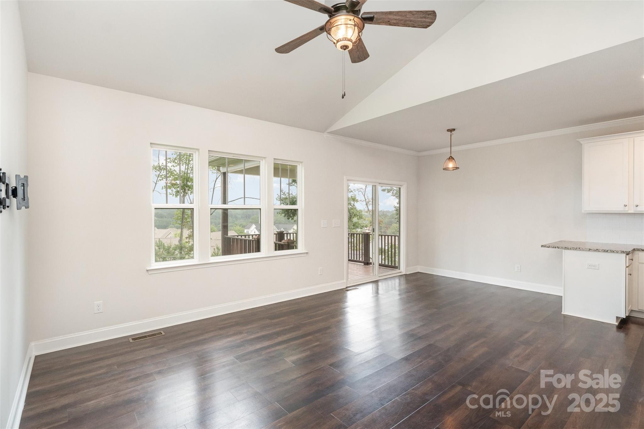 7593 Red Robin Trail