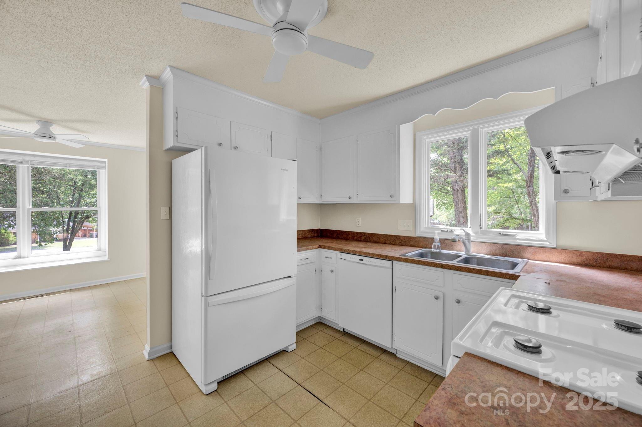 7904 Deep Hollow Court