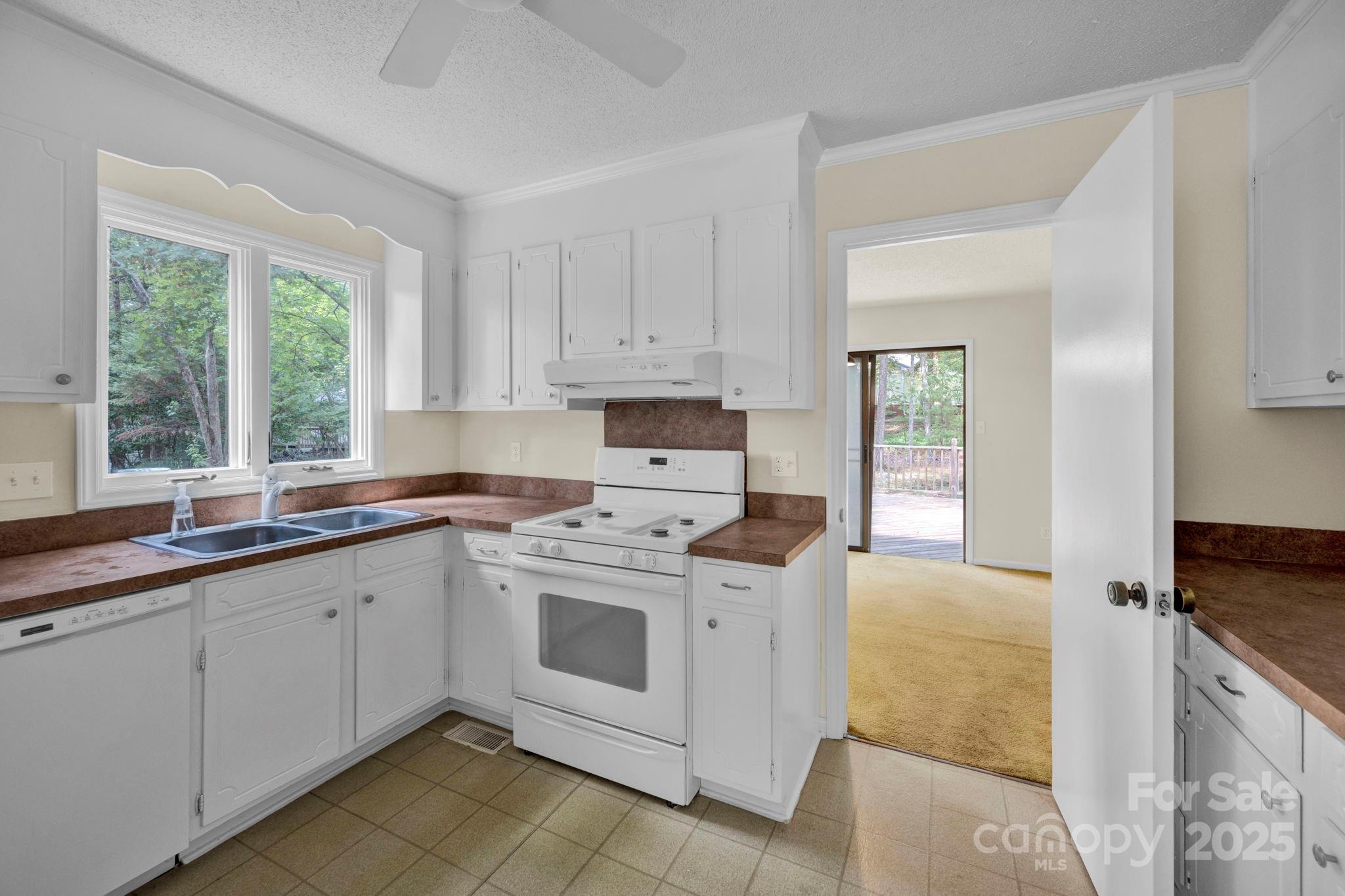 7904 Deep Hollow Court