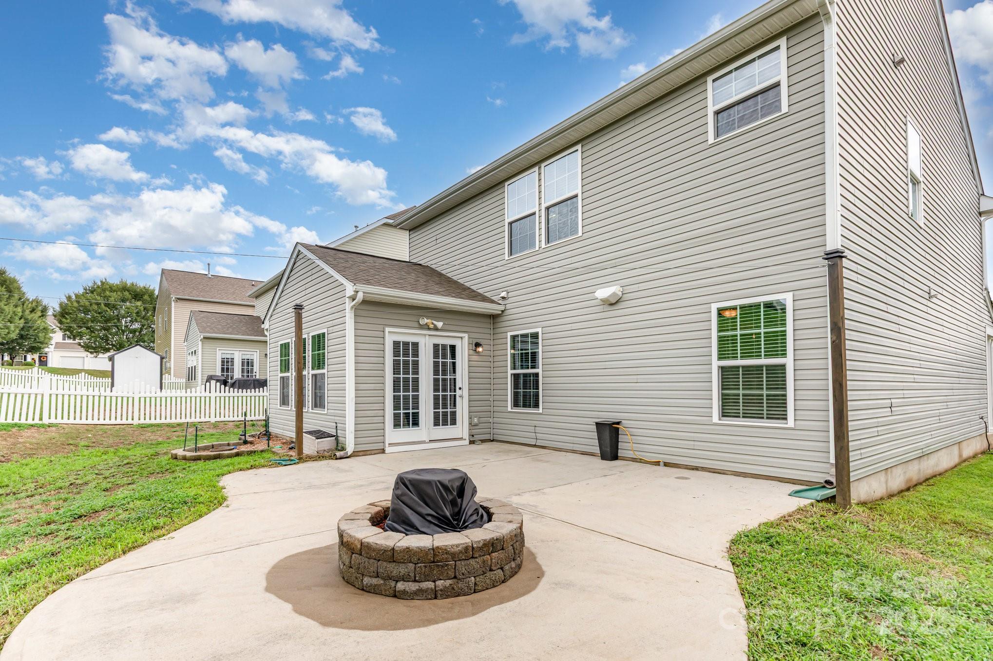 1355 Farm Branch Drive SW