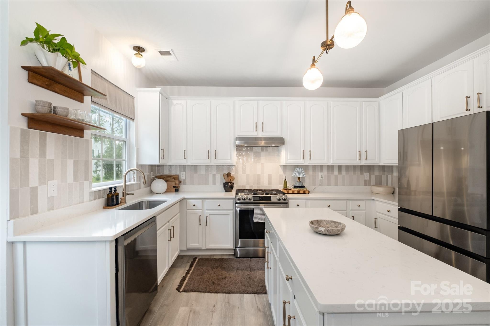 2435 Alaqua Court