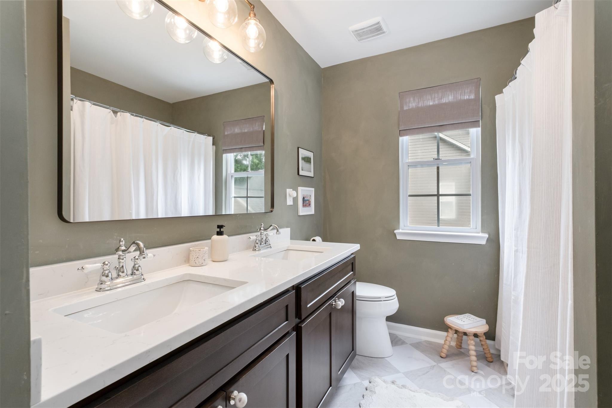 2435 Alaqua Court