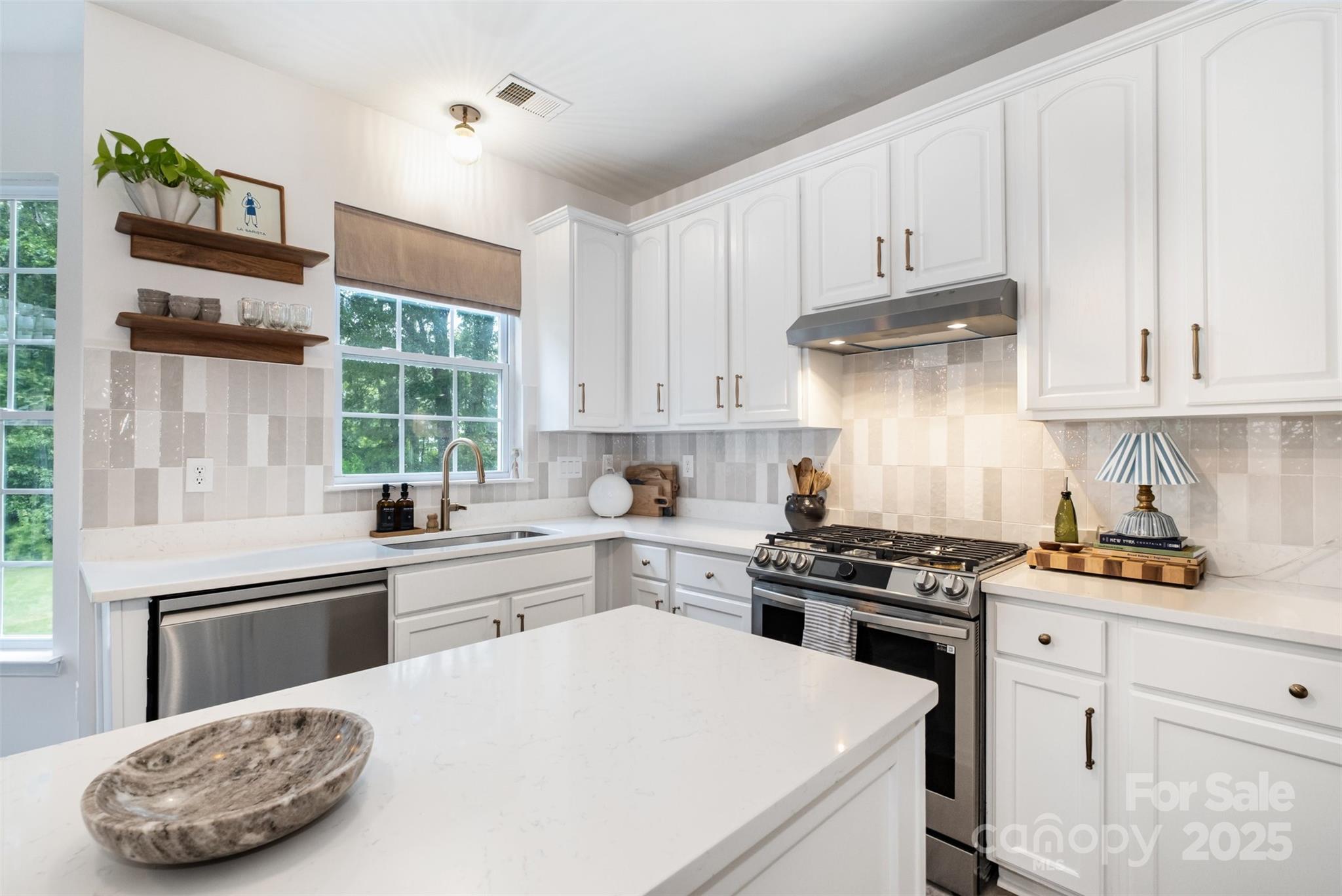 2435 Alaqua Court