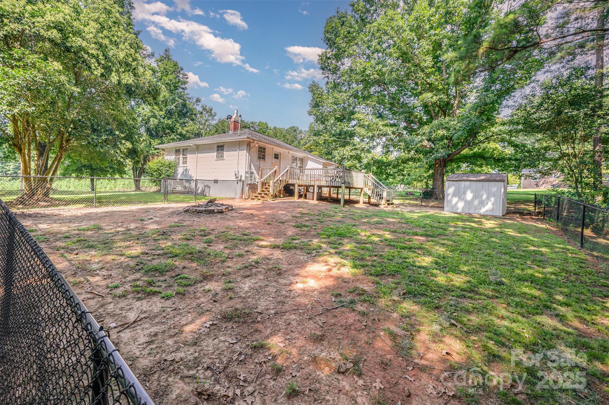 823 Great Falls Highway