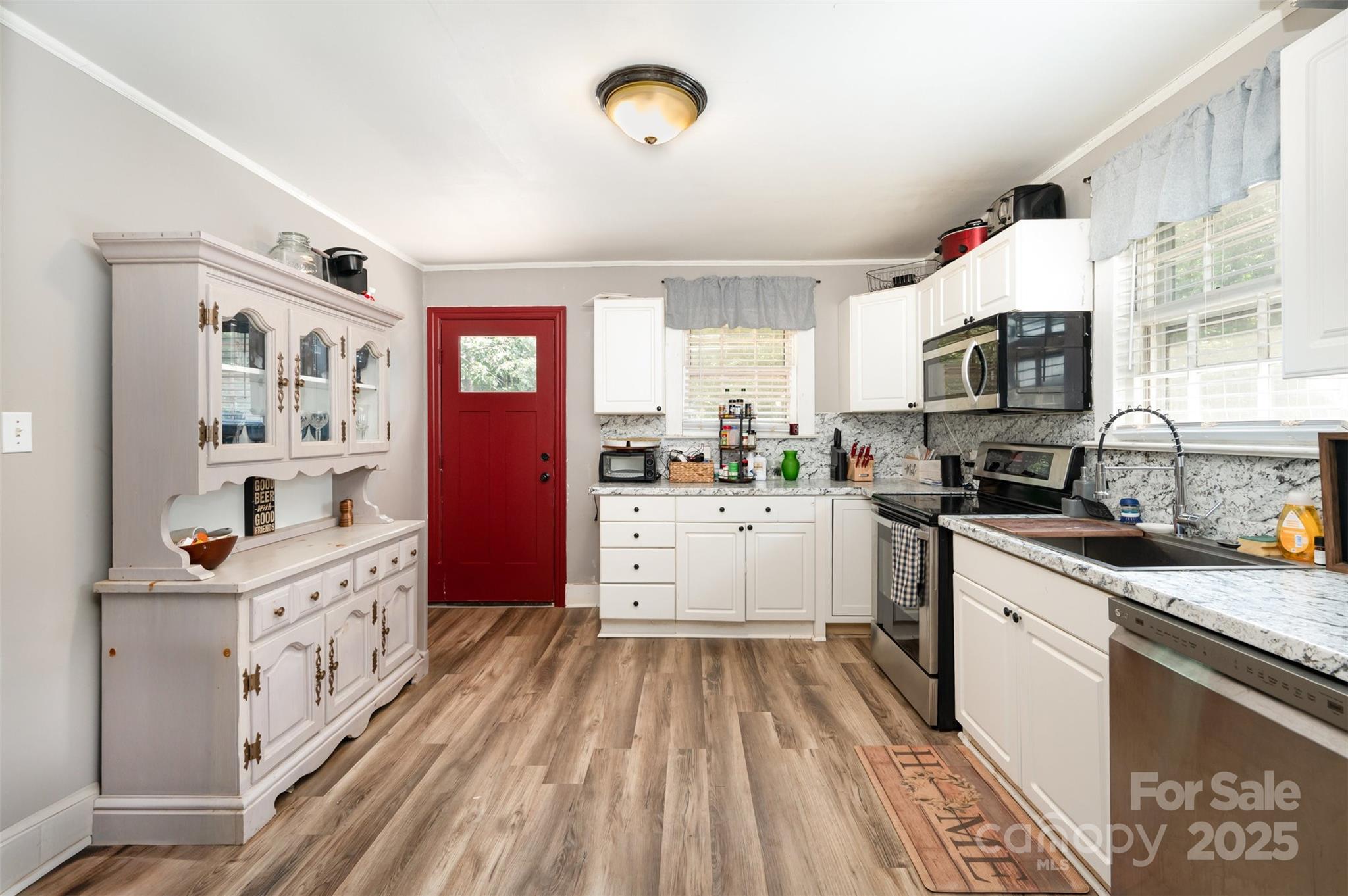 823 Great Falls Highway