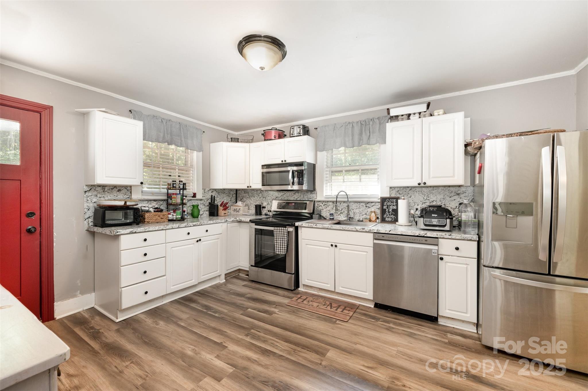 823 Great Falls Highway