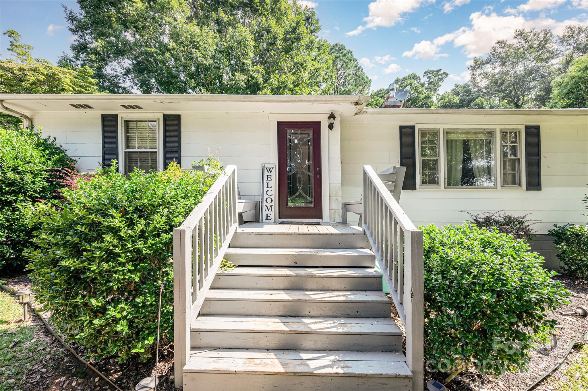 823 Great Falls Highway