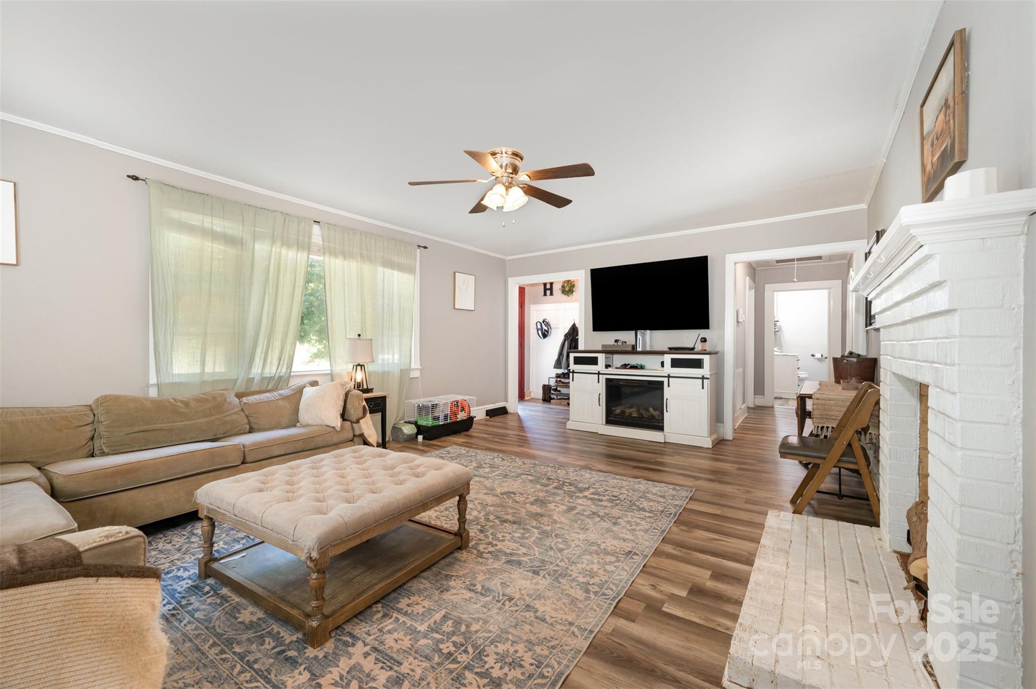 823 Great Falls Highway