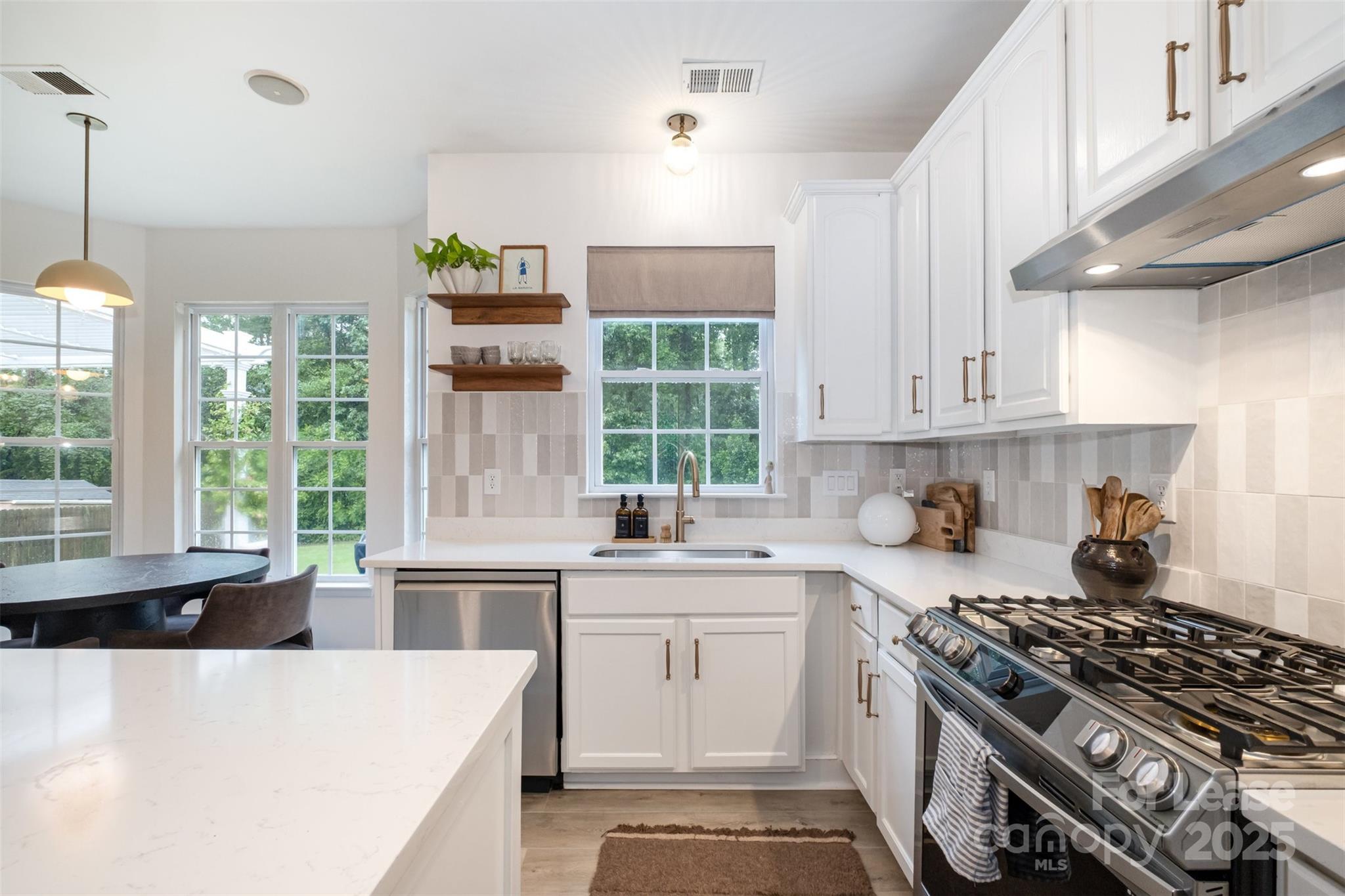 2435 Alaqua Court