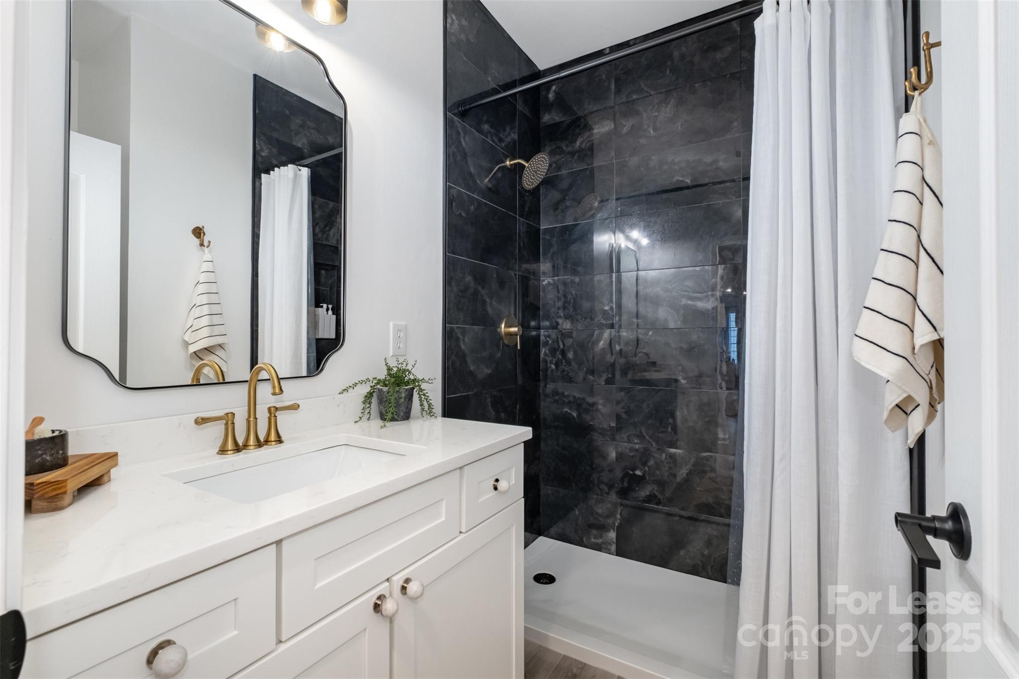 2435 Alaqua Court