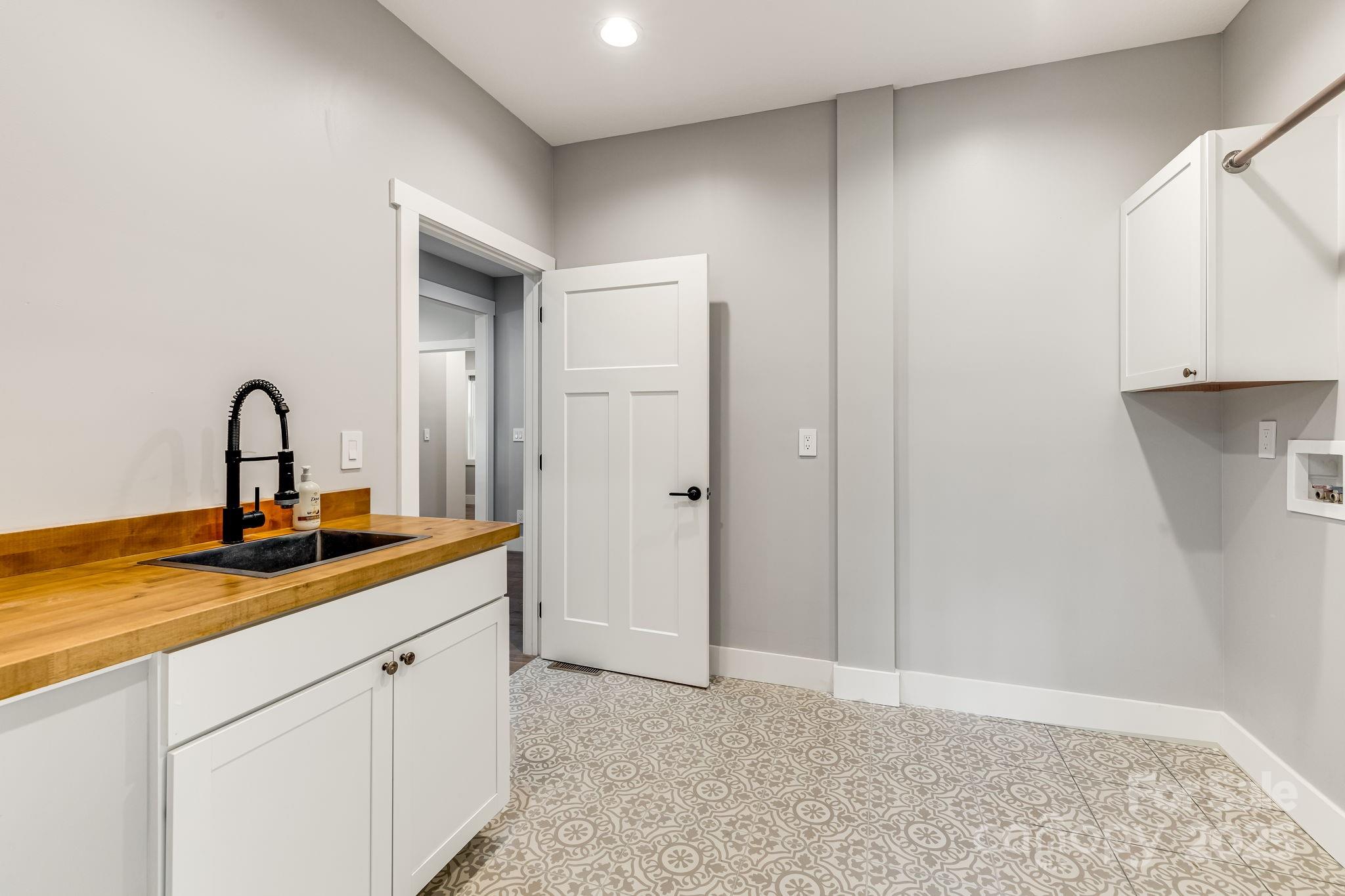 111 Oak Mountain Drive