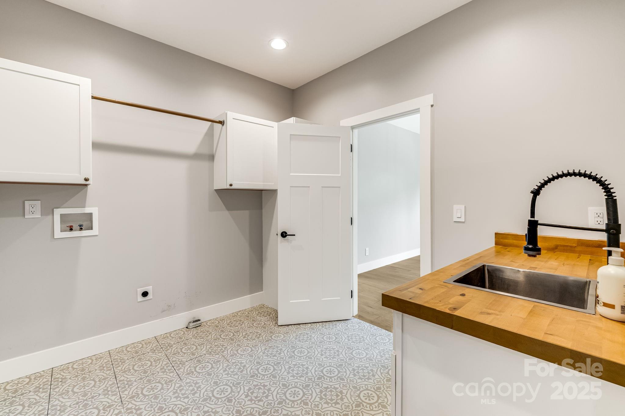 111 Oak Mountain Drive