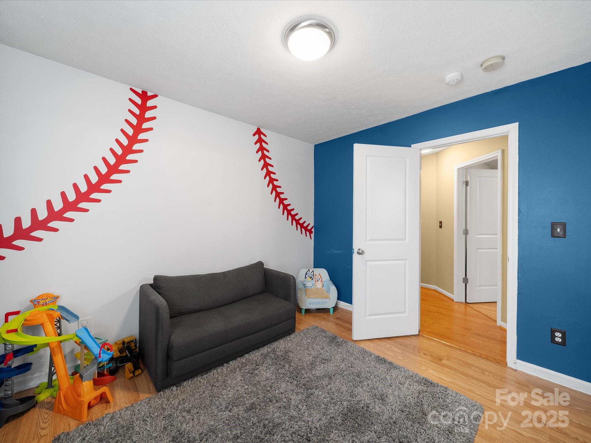 640 Loch Lomond Circle