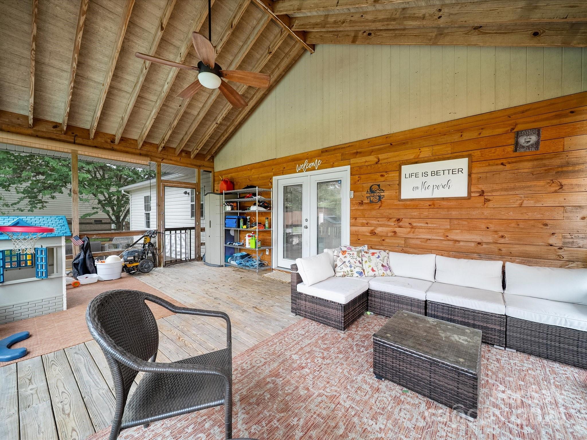 640 Loch Lomond Circle