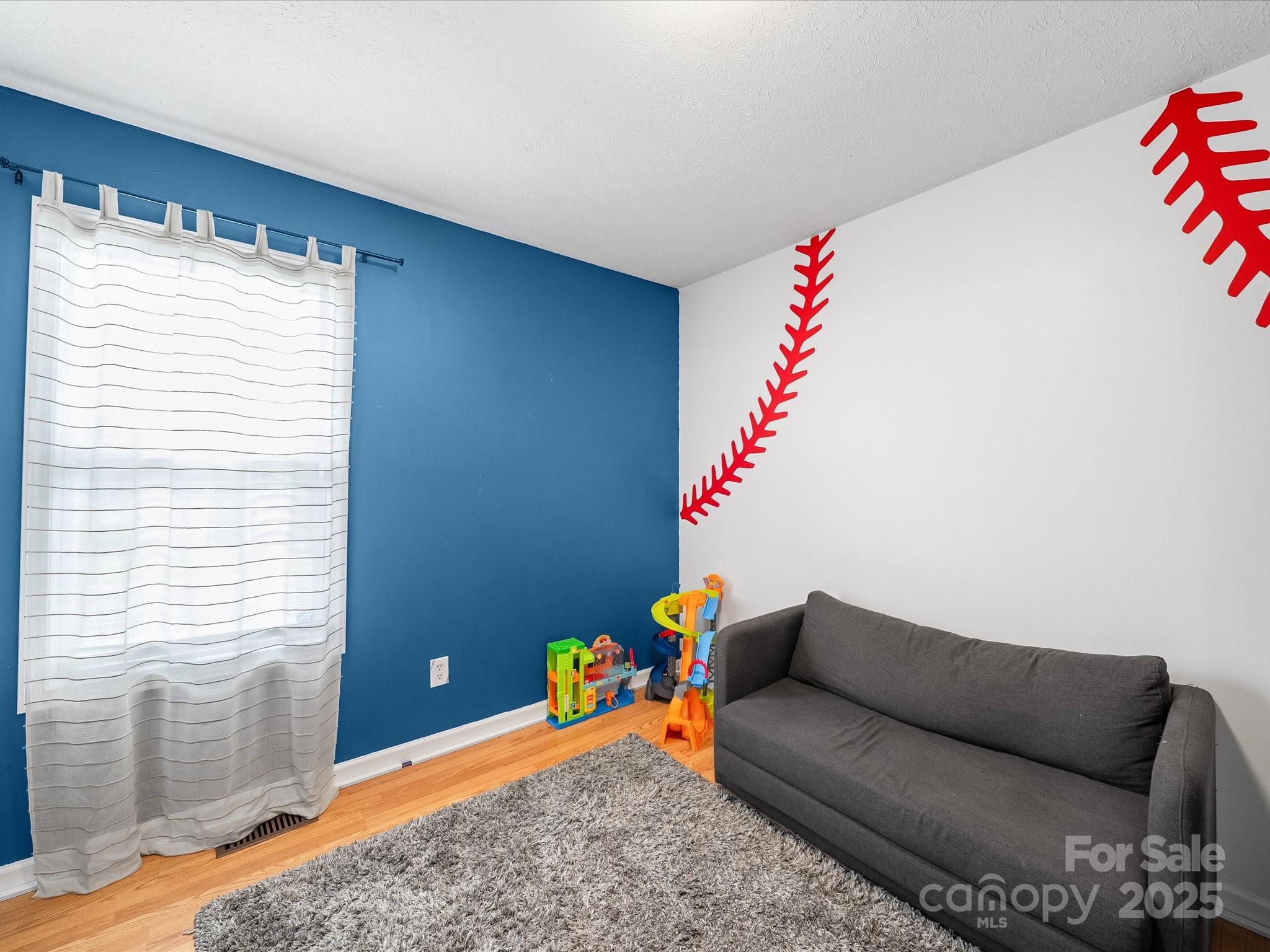 640 Loch Lomond Circle