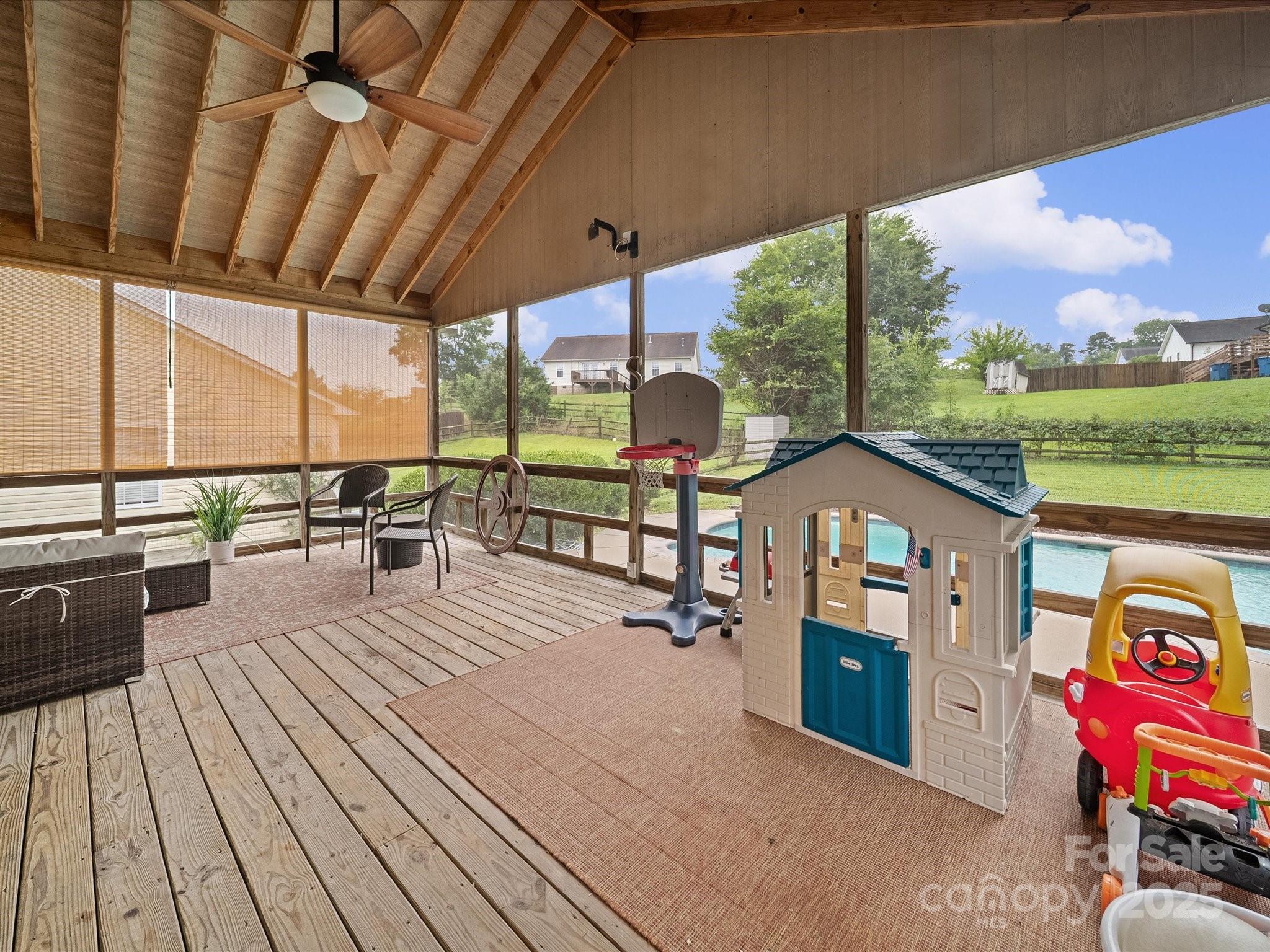 640 Loch Lomond Circle