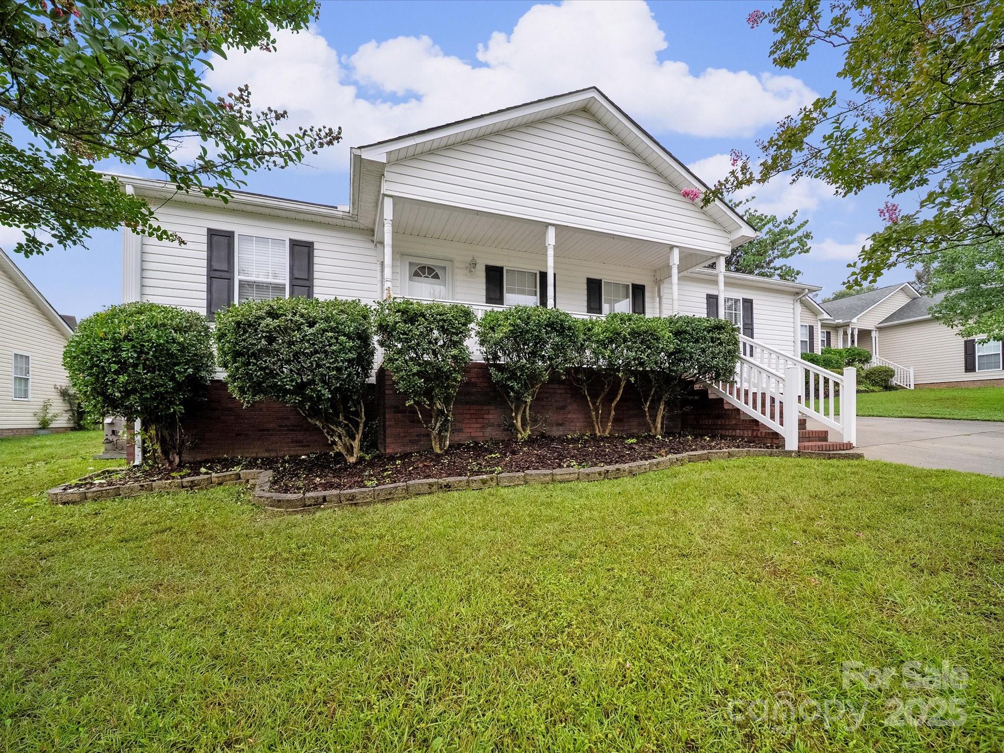 640 Loch Lomond Circle