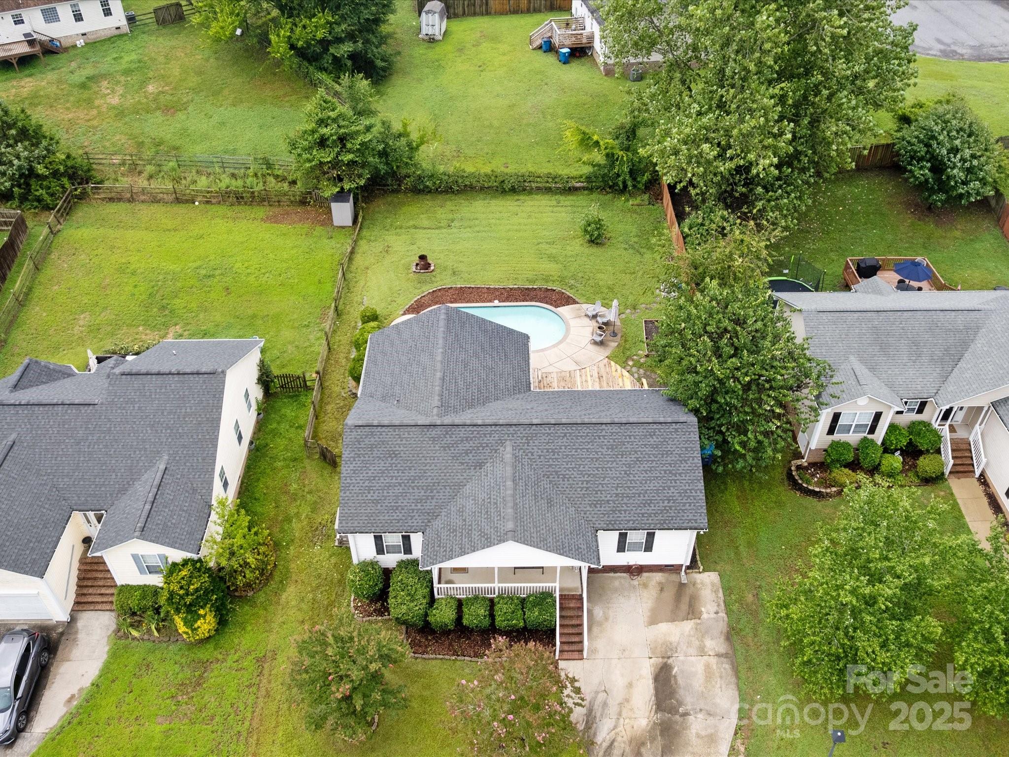 640 Loch Lomond Circle