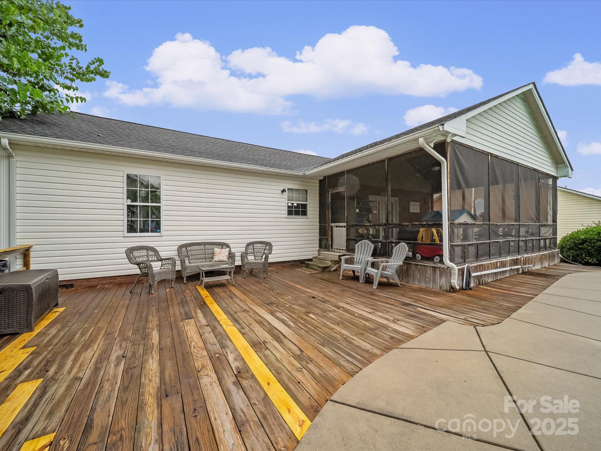 640 Loch Lomond Circle