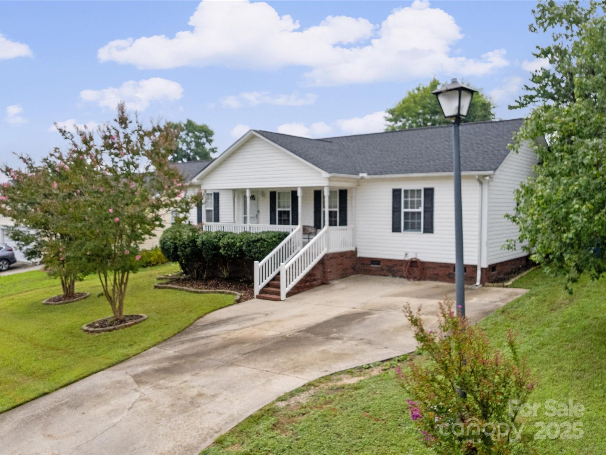 640 Loch Lomond Circle