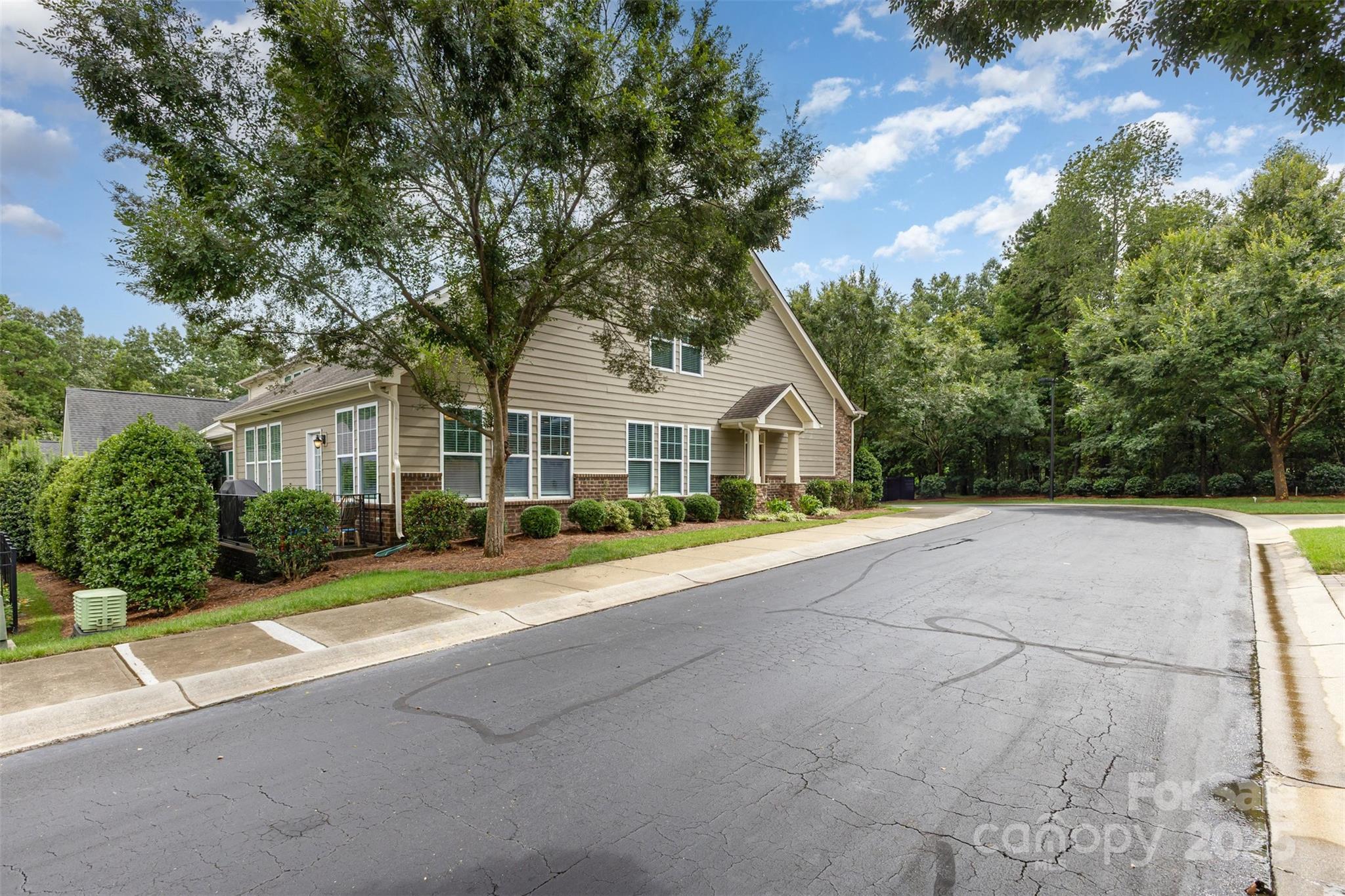 4523 Blackmuir Wood Circle